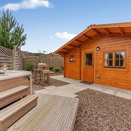 Lochinvar - Clydesdale Log Cabin With Hot Tub 에어드리 외부 사진